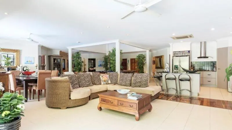 Holiday home Arte Bianco Villa Palm Cove Australia