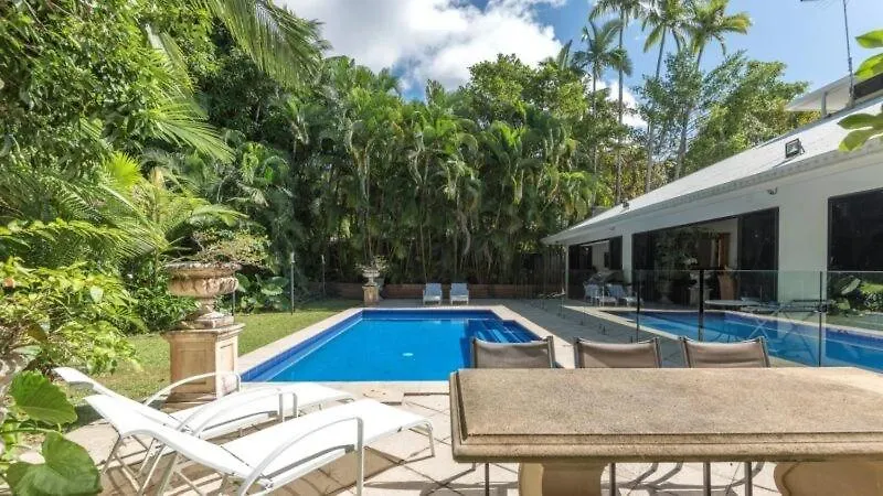 Holiday home Arte Bianco Villa Palm Cove