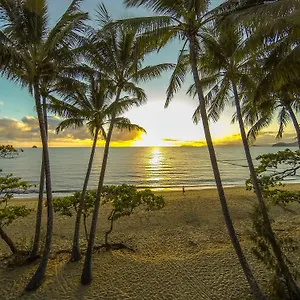 4* Aparthotel Marlin Waters Beachfront