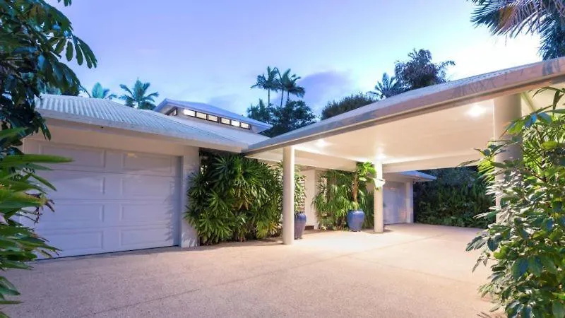 Villa Arte Bianco Palm Cove Australia